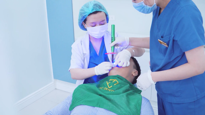 Mạnh Trường siêu khó tính khi lựa chọn địa chỉ nha khoa cho vợ và 2 nhóc tì - 5