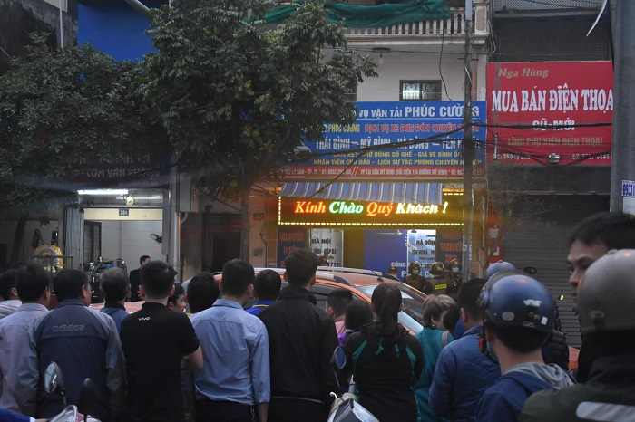 Giám đốc công ty vận tải bị bắt: Công an thu giữ nhiều đao kiếm tại văn phòng - 2