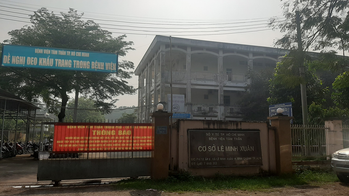 Ảnh: Bệnh viện Tâm thần TP.HCM sụt lún, gạch hành lang vỡ tan tành - 9