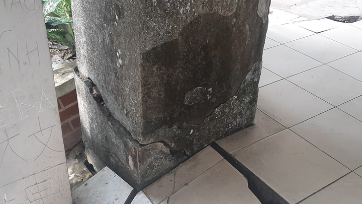 Ảnh: Bệnh viện Tâm thần TP.HCM sụt lún, gạch hành lang vỡ tan tành - 5