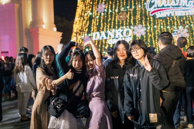 Đêm Giáng Sinh ấm áp với Lễ hội thắp sáng cây thông Noel tại Danko City - 11