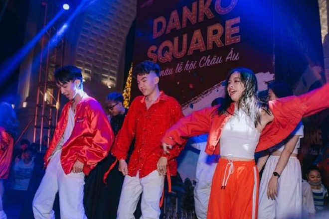 Đêm Giáng Sinh ấm áp với Lễ hội thắp sáng cây thông Noel tại Danko City - 13