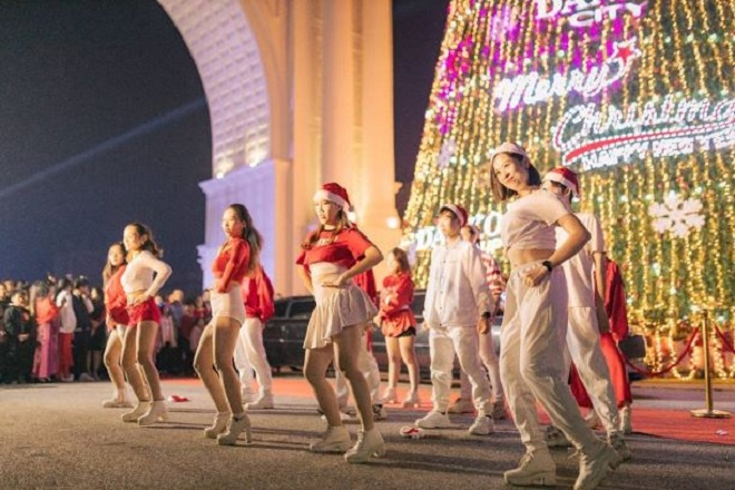 Đêm Giáng Sinh ấm áp với Lễ hội thắp sáng cây thông Noel tại Danko City - 14