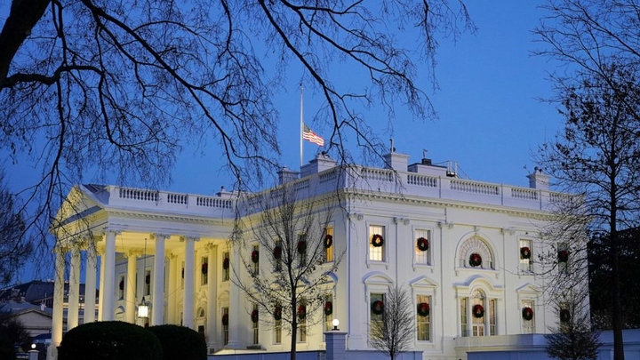 Quan chức cấp cao Mỹ bắt đầu tiêm vaccine COVID-19 trong tuần này - 1