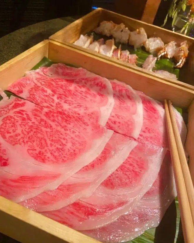 Ăn tối sang chảnh với trai lạ, người mẫu bị 'bỏ bom' hóa đơn 70 triệu đồng - 2