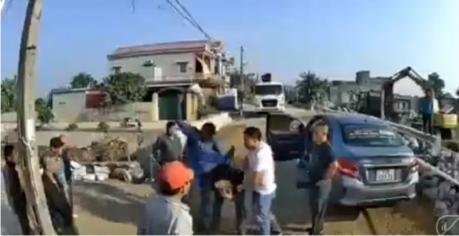 Chủ xe ở Thái Bình bị côn đồ hành hung: 'Nhiều người tìm gặp mong tôi rút đơn' - 1