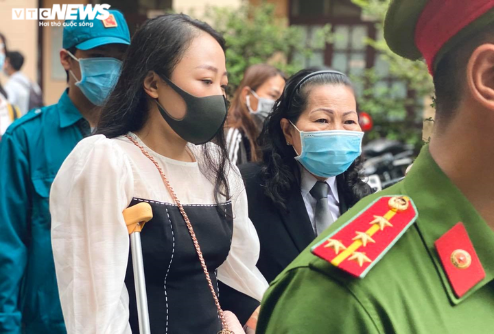 Nữ tiếp viên hàng không bị xe Mercedes tông: Bản án tòa đưa ra quá nhẹ - 1