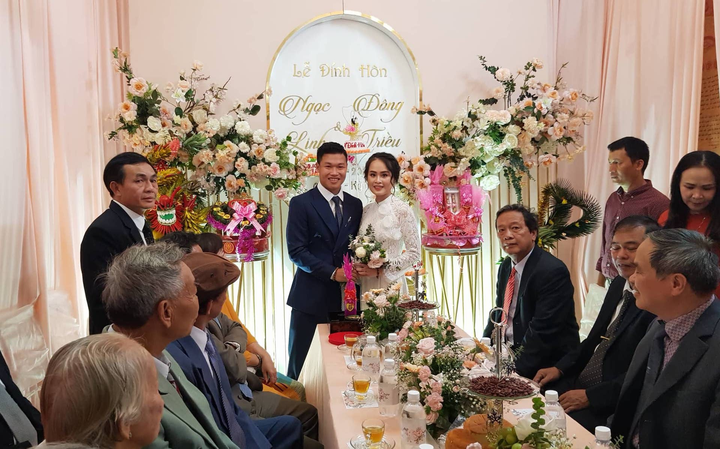 Ngắm nhan sắc vợ sắp cưới của 'báu vật nhà bầu Đức' - 7