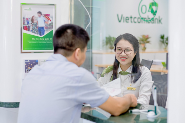 Vietcombank lên đỉnh vốn hóa của thị trường - 2