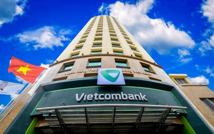 Vietcombank lên đỉnh vốn hóa của thị trường - 1