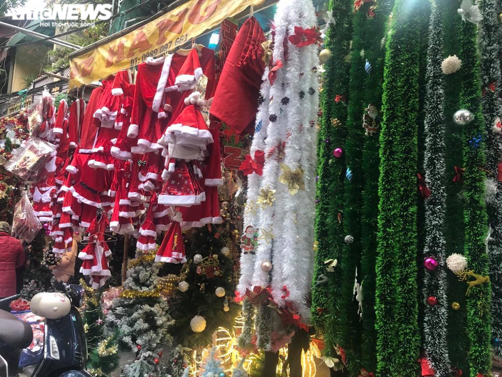 Thị trường Hà Nội rực rỡ mùa Giáng sinh, người mua vẫn thưa thớt - 14