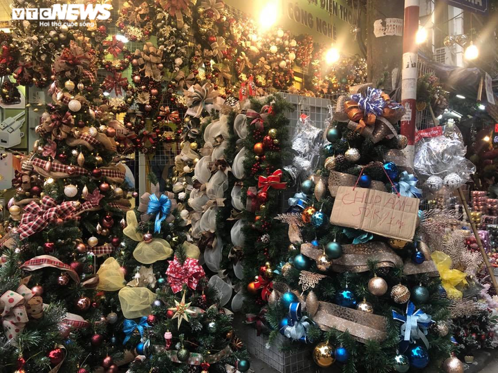 Thị trường Hà Nội rực rỡ mùa Giáng sinh, người mua vẫn thưa thớt - 9