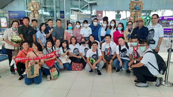 Kiatisak chia tay vợ và 3 cô con gái xinh đẹp, lên đường sang Việt Nam - 9