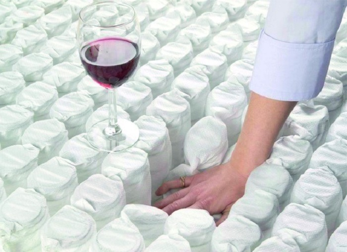 Giấc ngủ chập chờn và giải pháp từ nệm Rolled Pocket - 2