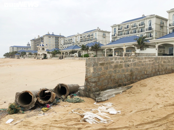 Lan Rừng Resort lấn biển, xây tường ngăn bãi tắm: Cán bộ 'nói đỡ' cho vi phạm? - 2