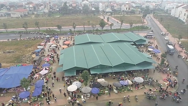 Hà Tĩnh: Tháo dỡ chợ xây trái phép tại Trung tâm thương mại Phú Nhân Nghĩa - 2