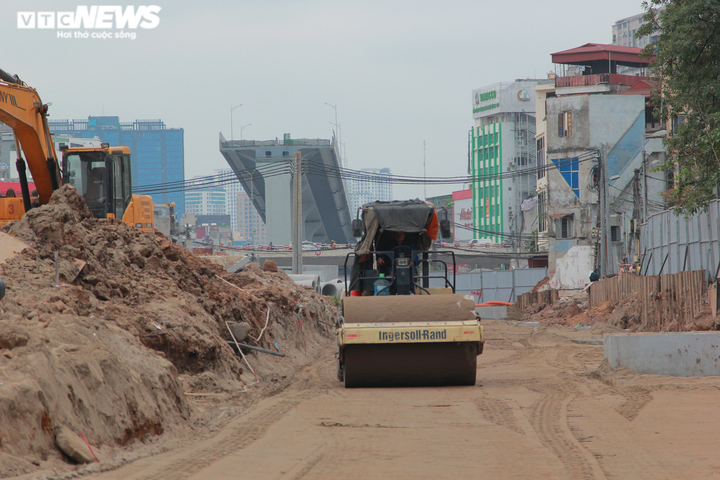 Công nhân cấp tập hoàn thành mở rộng đường vành đai 2 trước Tết Nguyên đán - 2