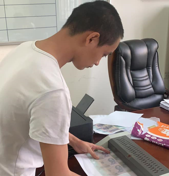 Bắt giữ thanh niên sản xuất tiền giả bằng máy photocopy - 1
