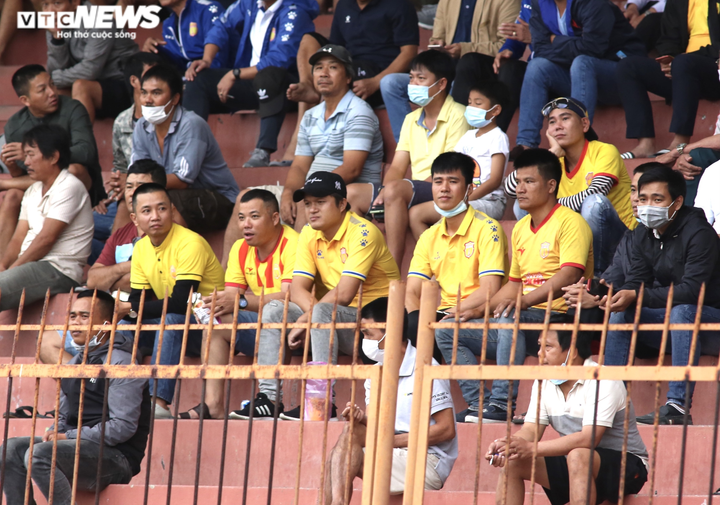 Dàn sao đá V-League mờ nhạt, U21 Nam Định thua cay đắng trước U21 SLNA - 8