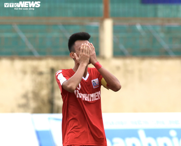 Dàn sao đá V-League mờ nhạt, U21 Nam Định thua cay đắng trước U21 SLNA - 9