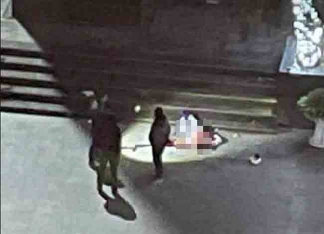 Nam thanh niên rơi từ tầng cao chung cư Hà Nội xuống đất lúc rạng sáng - 1