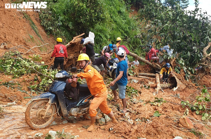 Ba tháng hứng chịu bão lũ, Quảng Nam thiệt hại gần 11.000 tỷ đồng - 2