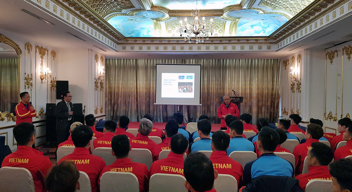 Quang Hải có một chỉ số cơ thể ngang bằng Cristiano Ronaldo - 1