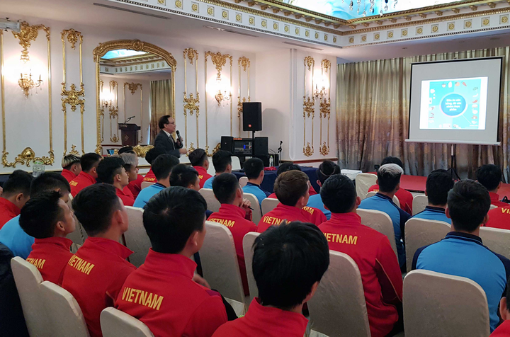 Quang Hải có một chỉ số cơ thể ngang bằng Cristiano Ronaldo - 7