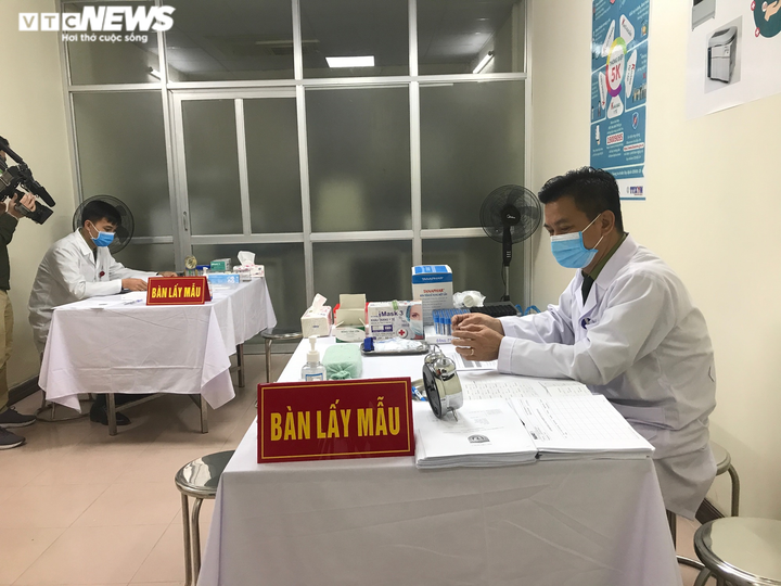Hình ảnh ca tiêm thử nghiệm vaccine COVID-19 đầu tiên của Việt Nam - 1