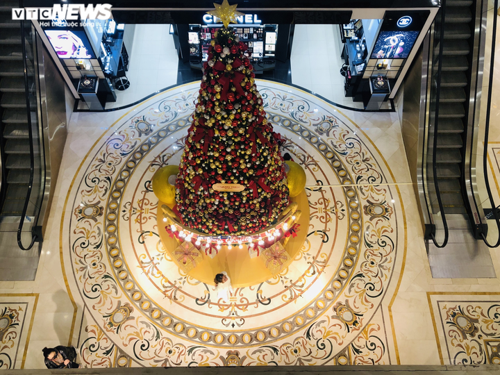 Trung tâm thương mại Hà Nội rực rỡ mùa Giáng Sinh 2020 - 4