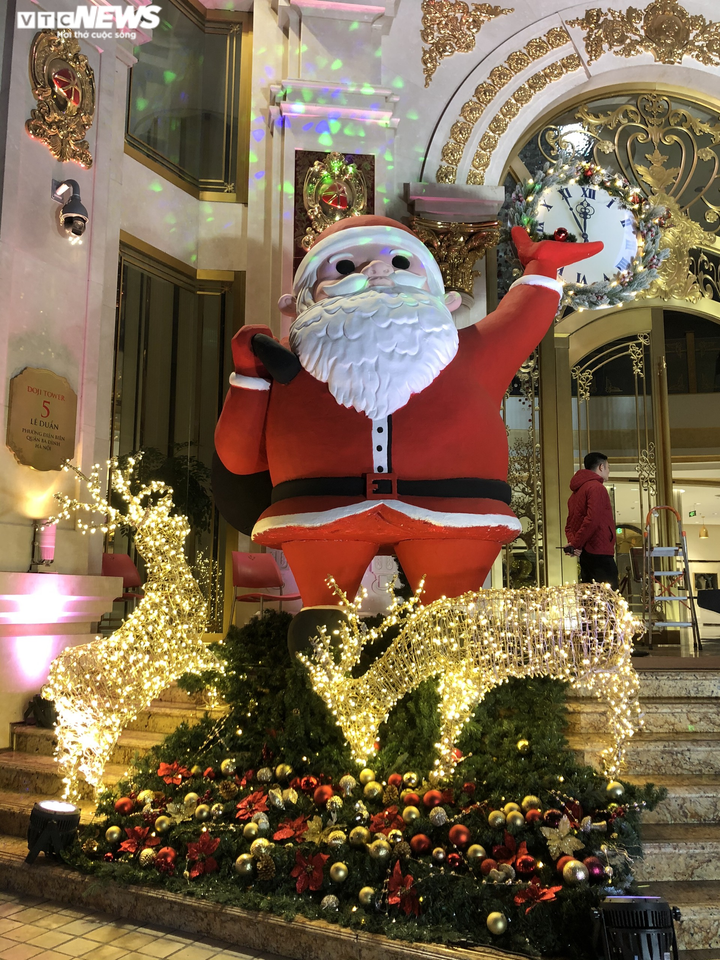 Trung tâm thương mại Hà Nội rực rỡ mùa Giáng Sinh 2020 - 9