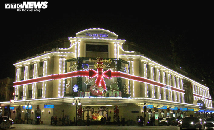 Trung tâm thương mại Hà Nội rực rỡ mùa Giáng Sinh 2020 - 2