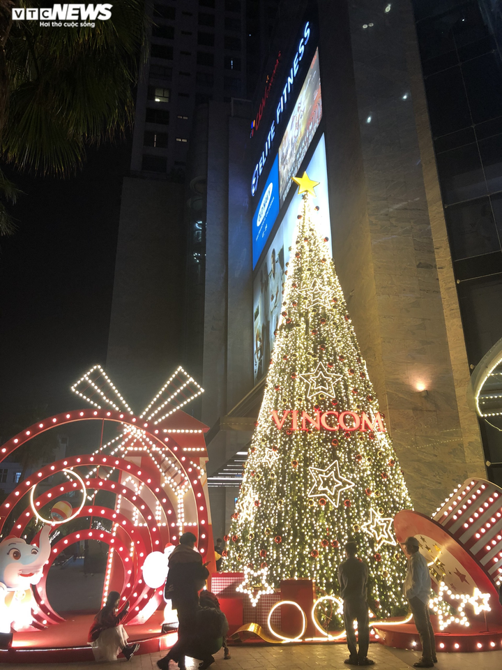 Trung tâm thương mại Hà Nội rực rỡ mùa Giáng Sinh 2020 - 11