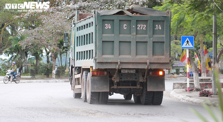 Những đoàn xe tải cơi nới thành thùng tung hoành trên tỉnh lộ ở Hải Phòng - 4