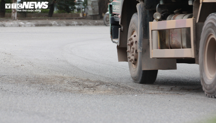 Những đoàn xe tải cơi nới thành thùng tung hoành trên tỉnh lộ ở Hải Phòng - 5