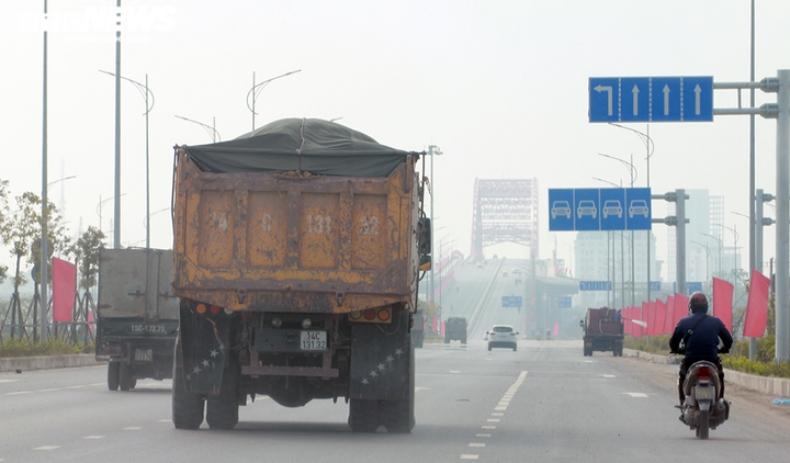 Những đoàn xe tải cơi nới thành thùng tung hoành trên tỉnh lộ ở Hải Phòng - 12