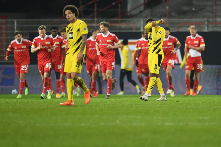 Ghi bàn ở tuổi 16, thần đồng Dortmund đi vào lịch sử Bundesliga - 7