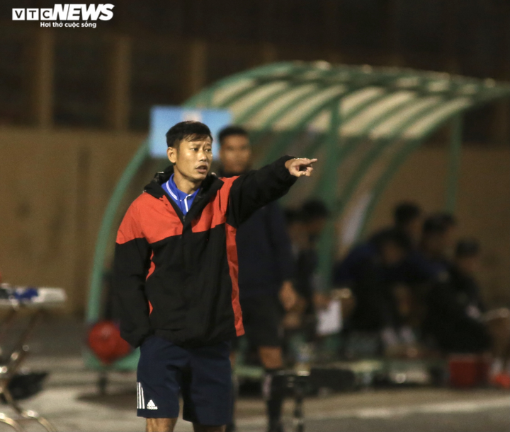 HLV Thạch Bảo Khanh rạng rỡ trong lần đầu vô địch quốc gia cùng U21 Viettel - 4