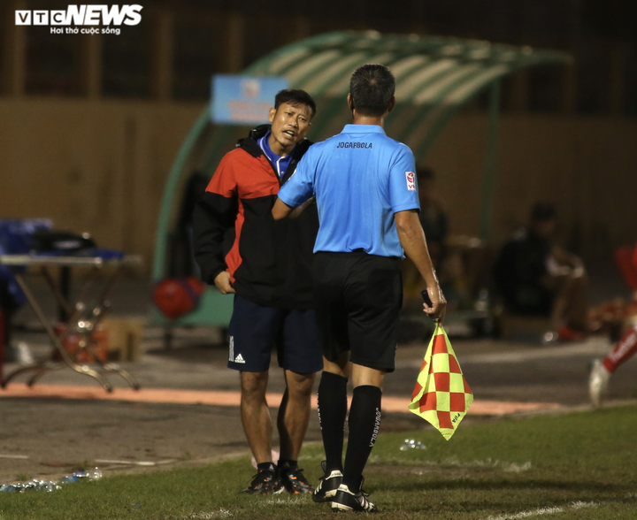 HLV Thạch Bảo Khanh rạng rỡ trong lần đầu vô địch quốc gia cùng U21 Viettel - 5