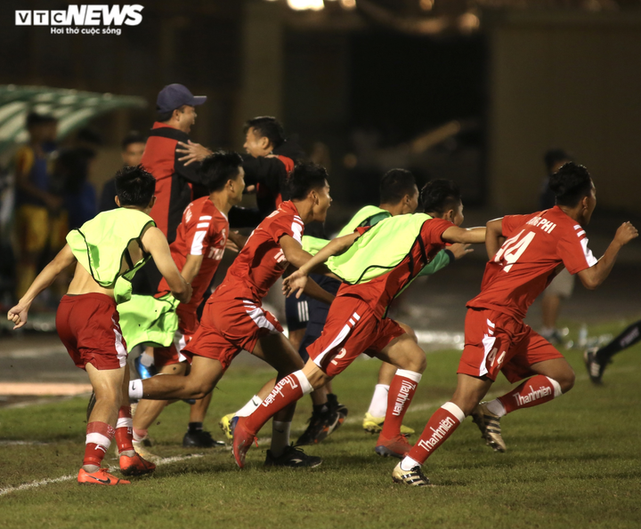 HLV Thạch Bảo Khanh rạng rỡ trong lần đầu vô địch quốc gia cùng U21 Viettel - 7