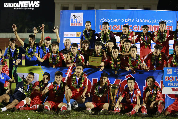 Danh Trung căng mình 'chịu đòn', U21 Viettel thể hiện bản lĩnh vô địch - 10