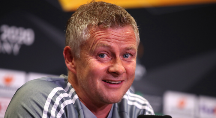 HLV Solskjaer: 'Làm việc ở Man Utd khiến tôi bạc cả tóc' - 1