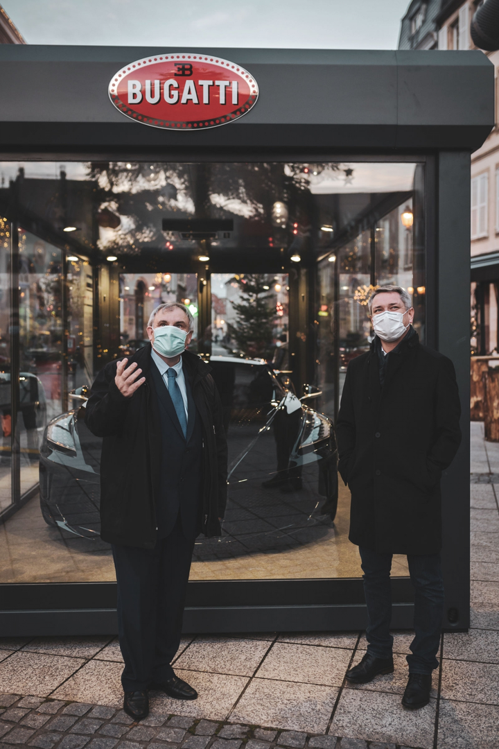 Ngắm siêu xe 13 triệu USD của Bugatti dịp Giáng Sinh - 6