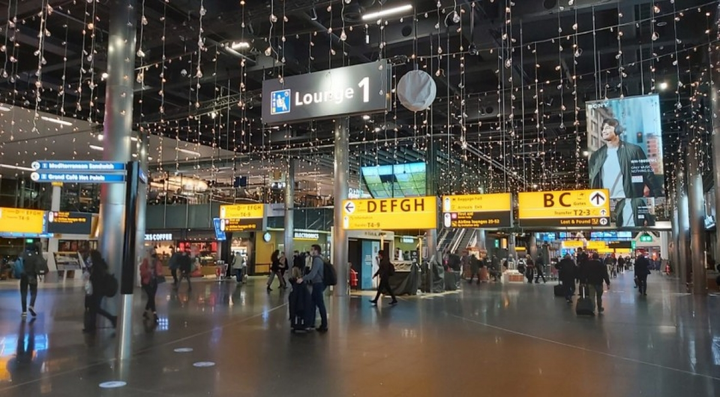 Phát hiện biến thể mới của SARS-CoV-2: Hà Lan cấm chuyến bay từ Anh - 1