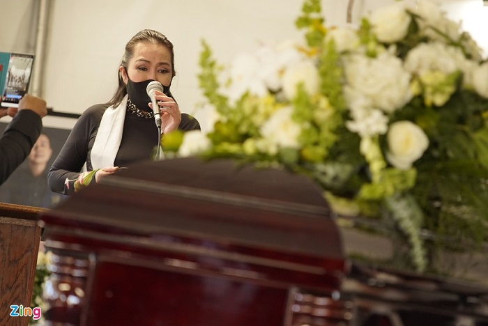 Vợ Chí Tài khóc nghẹn, hát 'Em ở đâu' tiễn biệt chồng về nơi an nghỉ - 11