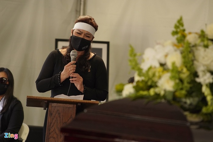 Vợ Chí Tài khóc nghẹn, hát 'Em ở đâu' tiễn biệt chồng về nơi an nghỉ - 8
