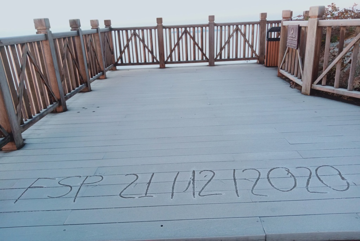 Nhiệt độ Fansipan xuống dưới 0 độ C, băng giá phủ trắng cỏ cây, mặt đất - 2