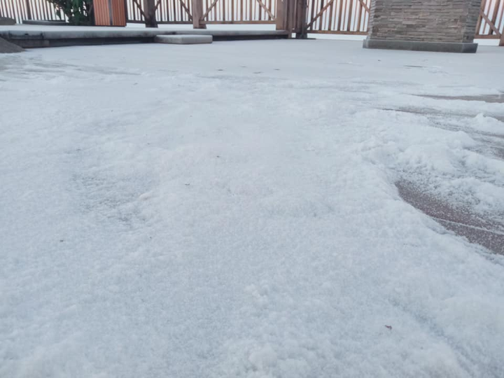 Nhiệt độ Fansipan xuống dưới 0 độ C, băng giá phủ trắng cỏ cây, mặt đất - 3