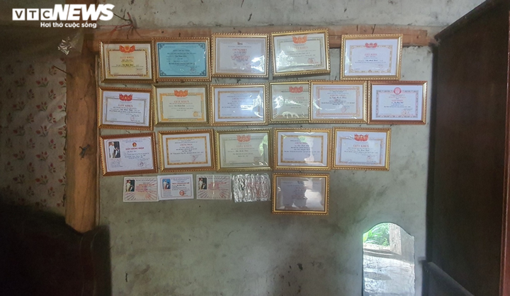 Người cha nuôi đặc biệt của cậu bé dân tộc Dao - 1