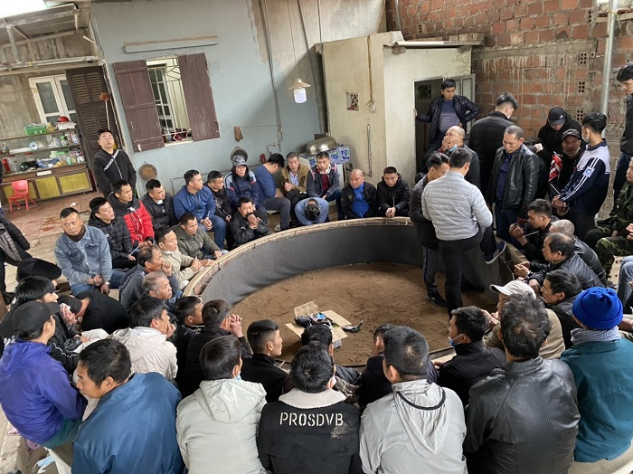 100 công an đột kích sới gà ở Quảng Ninh, bắt 59 người, thu giữ 3 ô tô - 1